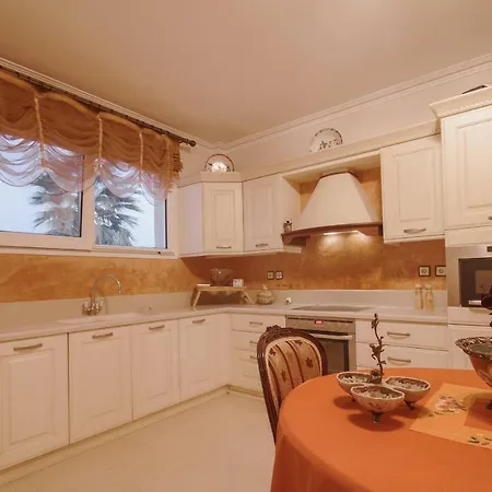 Ellania Villa