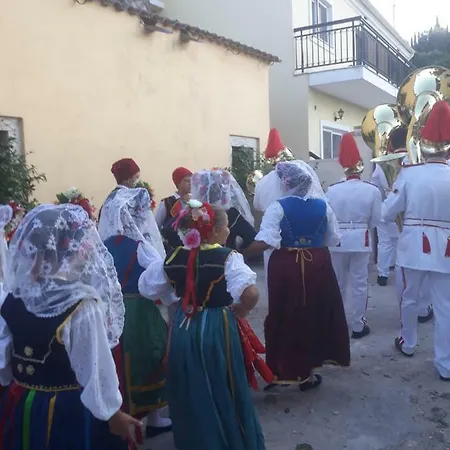 Lotza House * Kynopiastai