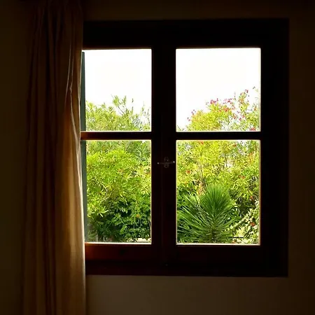 Kostas' Garden Apartment