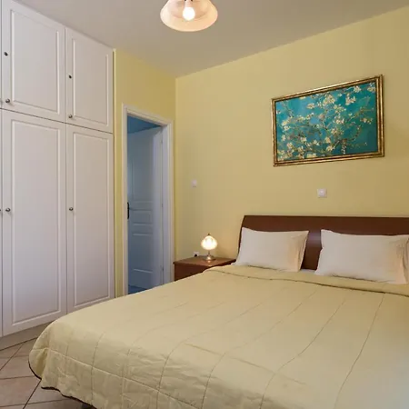 Iliana Villa *