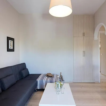 Kokoros Apartment *