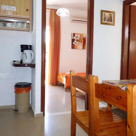 Kostas & Apartment Agios Georgios Pagon