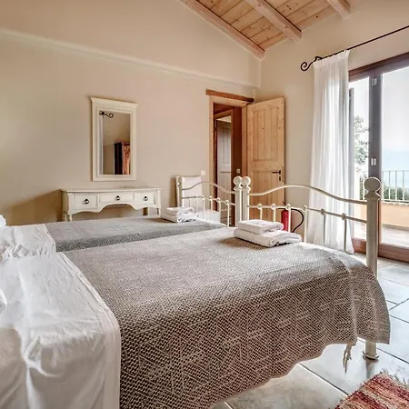 Villa Mastrogiannis Myrtia Armenades