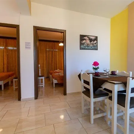 Akis Apartment *