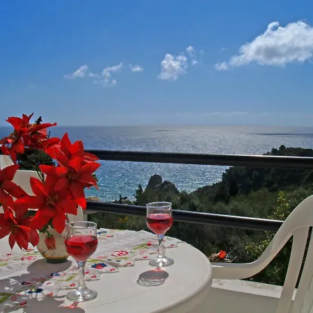 Adonis Aparthotel