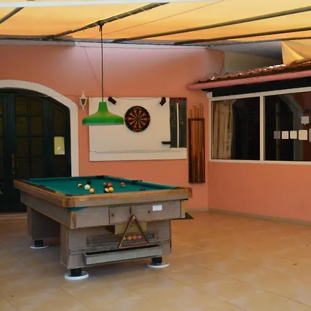 Billy's Guest house *