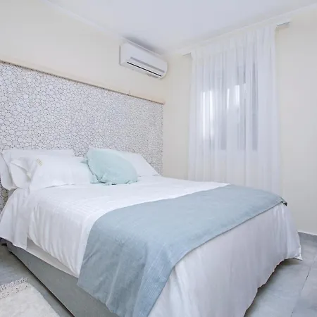 Athena Luxury Apartment