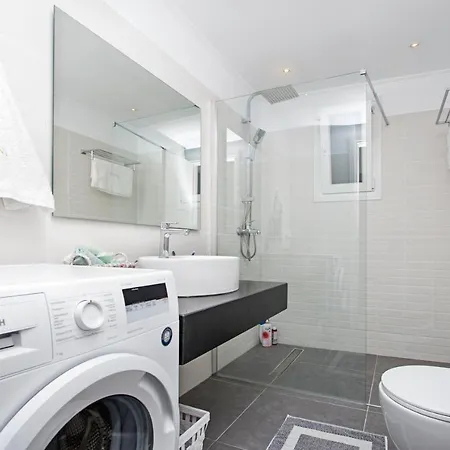 Athena Luxury Apartment *