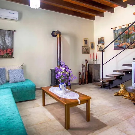 Yvoni Village House Apartment *