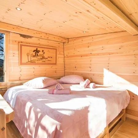Holiday home Romantic Tree House *