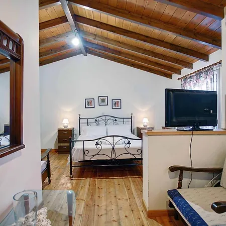 Apartment Yvoni Village House Kanakades