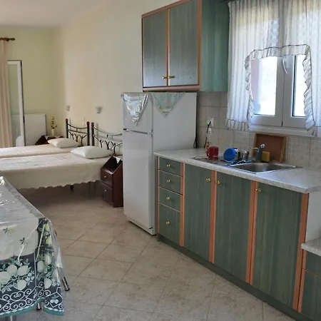 Apartment Beachfront House Tolis -