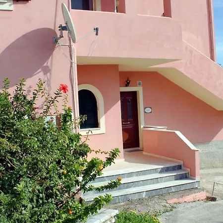 Clios House Holiday home Kavalleraina