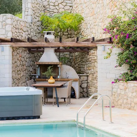 Villa Jacaranda By Posarellivillas