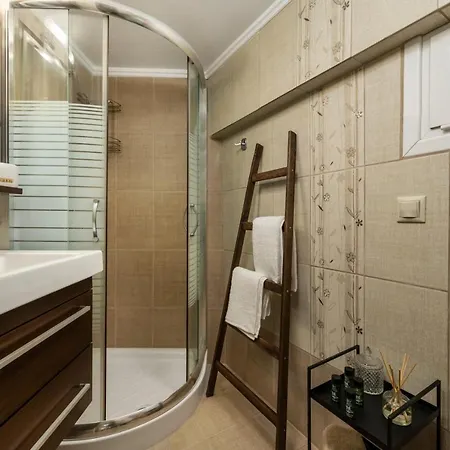 Maria's Dream House Pentati
