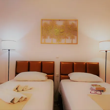 Aronis Aparthotel 2*