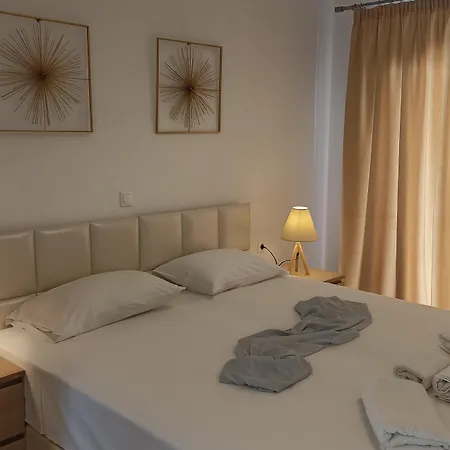Aronis Aparthotel 2*
