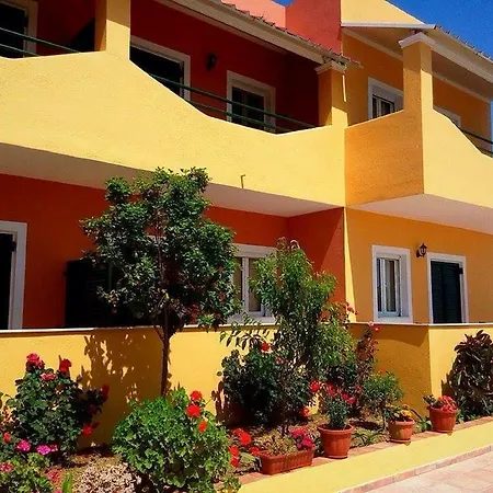 Nikos 3* Kavos
