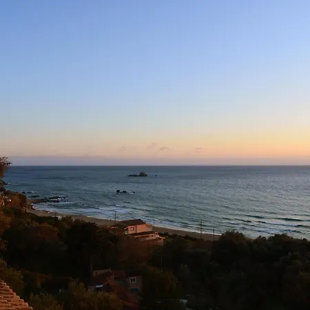 Papadatos Apts With Amazing View - 5mins From The Apartment Kontogialos