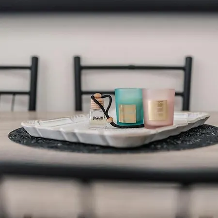 Apartment M&r *