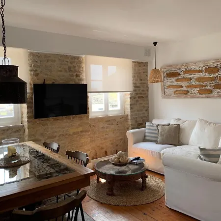 Prestige Old Town Apartment