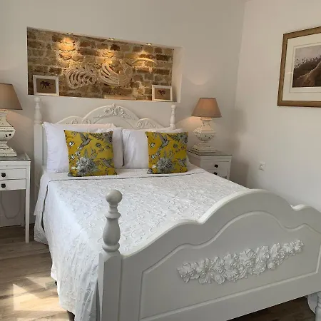 Prestige Old Town Apartment