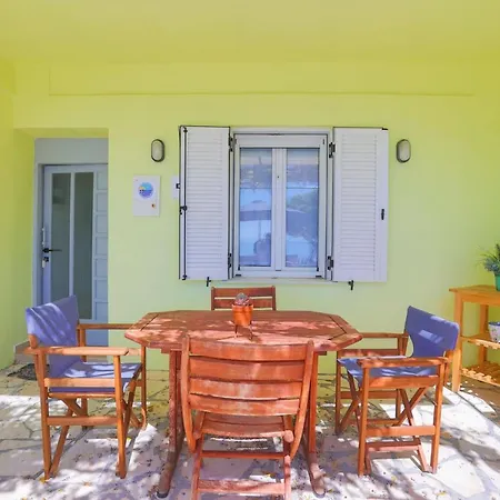 Kaminaki Beachfront Apartment