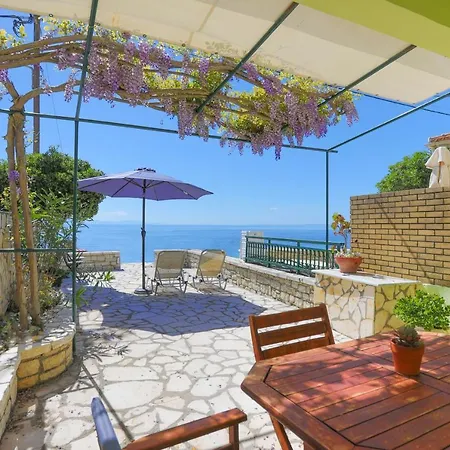 Apartment Kaminaki Beachfront *