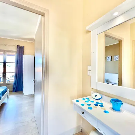 Villa Beachfront Bellevue By Dadovillas *