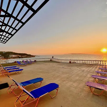 Beachfront Bellevue By Dadovillas Villa *