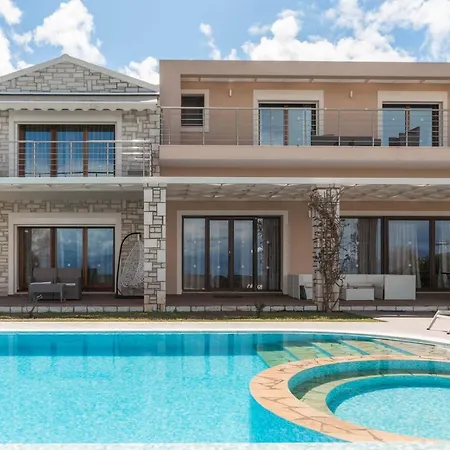 Luxury Hera - Beachfront * Roda (Corfu)