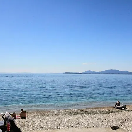 Apartment Kaminaki Beachfront