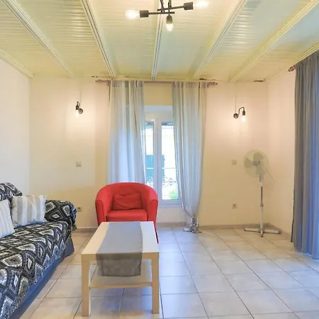 Kaminaki Beachfront Apartment