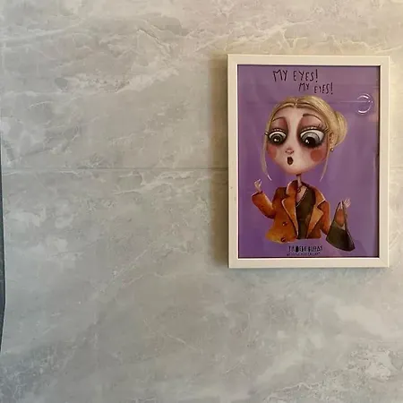 Maggie's Art Apartment *