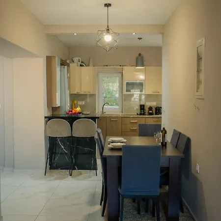 Oliana's Luxury House Apartment Mantouki
