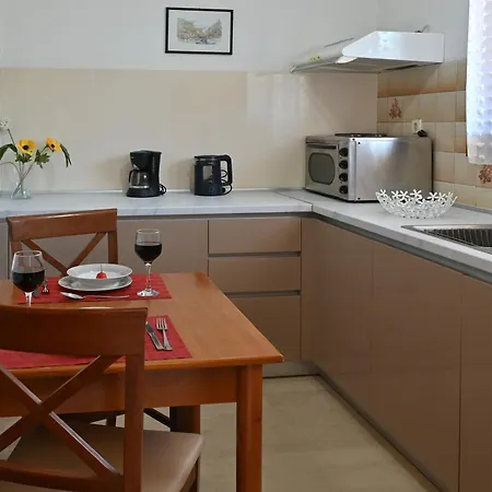 Efterpi Appartement *