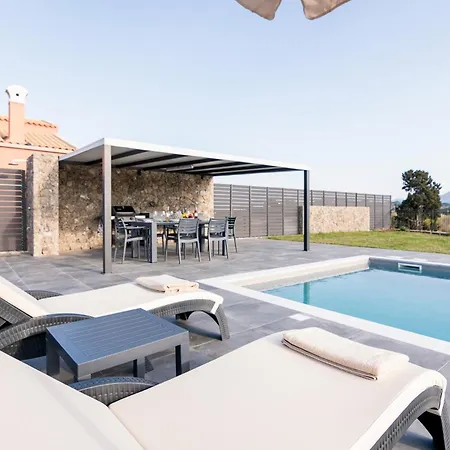 Castelia Luxury Villa