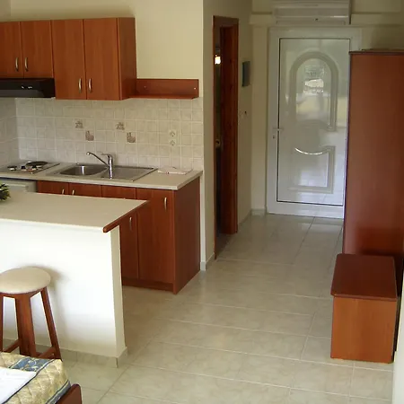 Aparthotel Damia Apts 2*