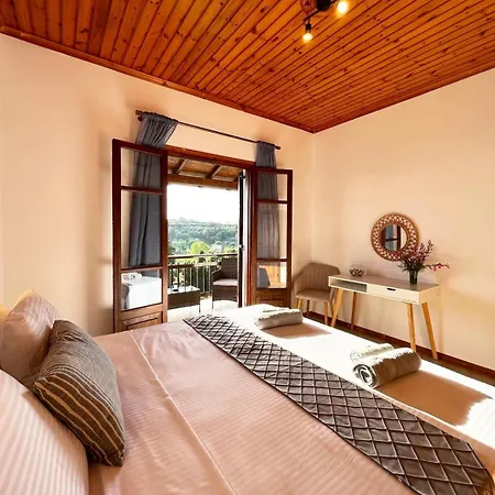 Golden View Apartment *