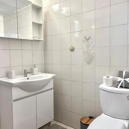 Golden View Apartment