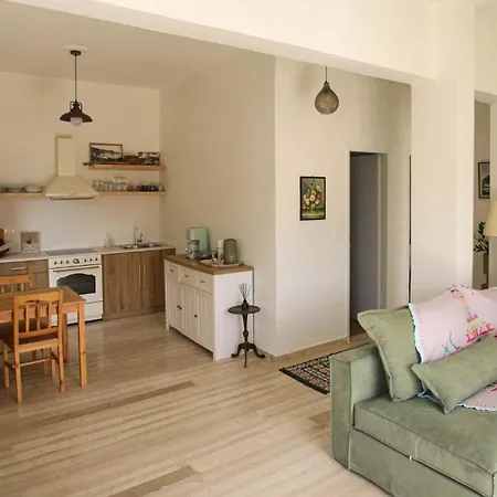 Virginia's Harbour House Apartment Kassiopi