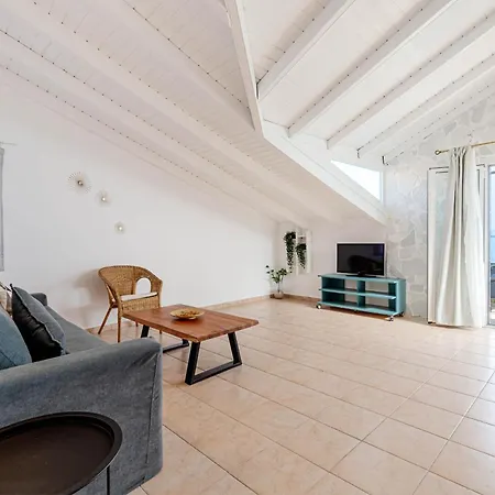 Oceanis Aparthotel 3*