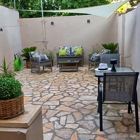 Petite With Patio At Garitsa!
