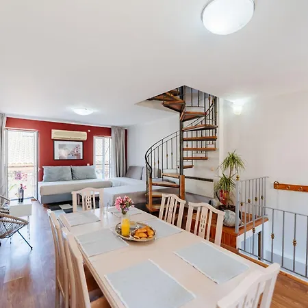 Liston Apartment