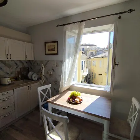 Hidden Garden Apartment