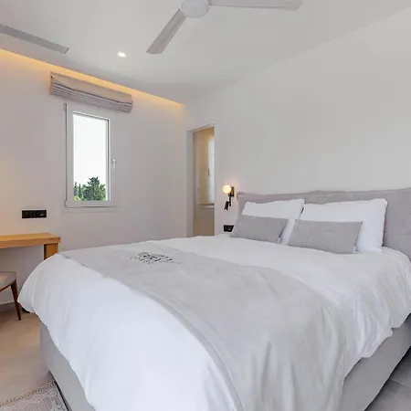 Villa Luxury Rika Corfu- 5 Bedrooms With Pool
