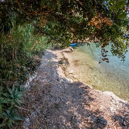 Markatis House With Views To Corfu East Ferienhaus