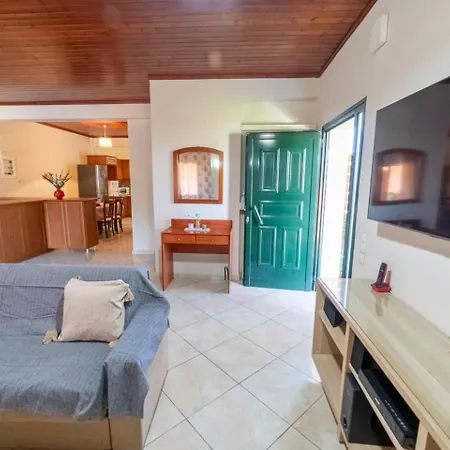 Markatis House With Views To Corfu East Ferienhaus Kato Spilaion