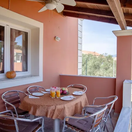 Markatis House With Views To Corfu East Ferienhaus