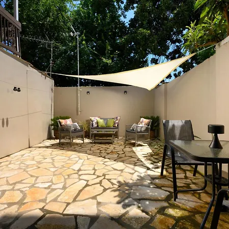Apartment Petite With Patio At Garitsa! *
